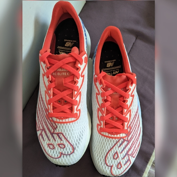 New Balance athletic shoes - Picture 2 of 3